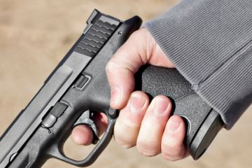 Трагедія в Тернополі: у школяра стріляли, поки він катався на санках Трагедія в Тернополі: у школяра стріляли, поки він катався на санках