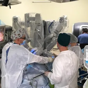 ​За допомогою медичного робота  Da Vinci в Україні вперше виконали операцію на серці.