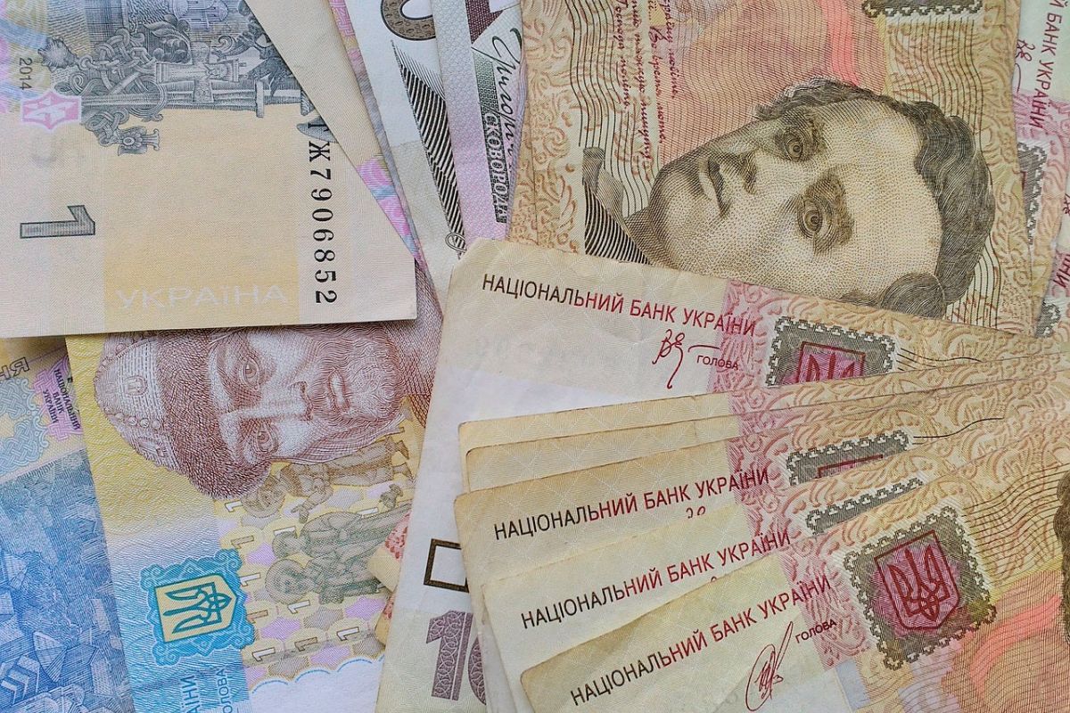 Фальшива зарплатня: як відрізнити справжню купюру від підробки Фальшива зарплатня: як відрізнити справжню купюру від підробки