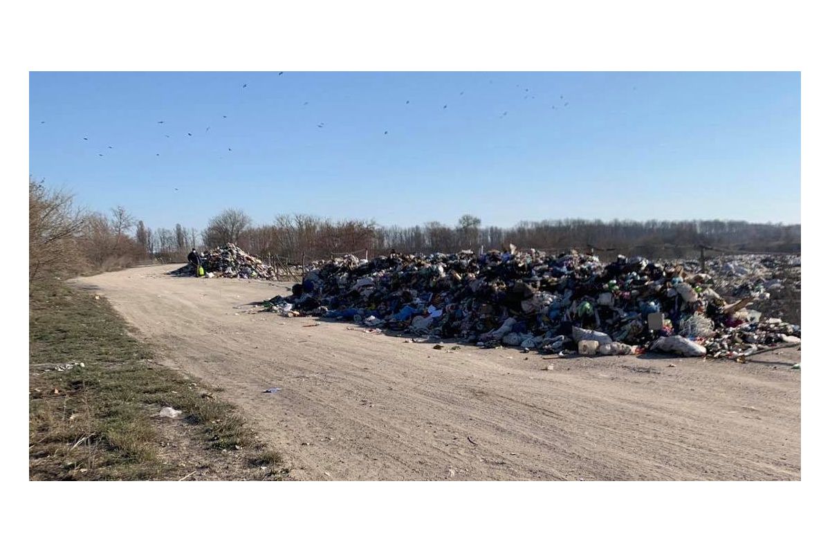 В Дніпрі з’явилось нове незаконне звалище, проте цього разу там знайшли й медичні відходи!