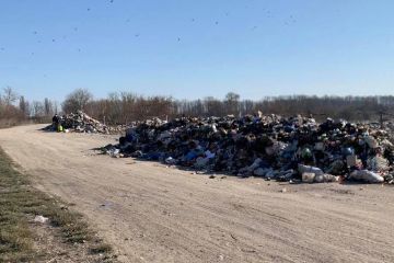 В Дніпрі з’явилось нове незаконне звалище, проте цього разу там знайшли й медичні відходи! В Дніпрі з’явилось нове незаконне звалище, проте цього разу там знайшли й медичні відходи!