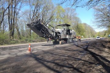Прийшла весна: в Дніпрі розпочали проводити ремонт доріг! Прийшла весна: в Дніпрі розпочали проводити ремонт доріг!