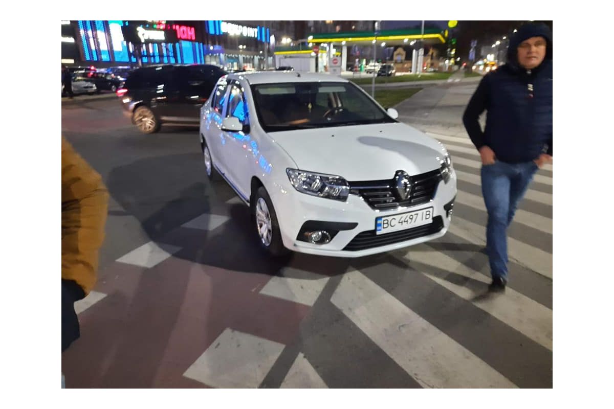 Лікарі борються за життя вагітної жінки, яка потрапила під колеса авто на пішохідному переході! Лікарі борються за життя вагітної жінки, яка потрапила під колеса авто на пішохідному переході!
