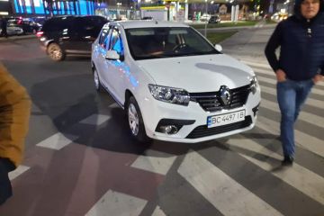 Лікарі борються за життя вагітної жінки, яка потрапила під колеса авто на пішохідному переході! Лікарі борються за життя вагітної жінки, яка потрапила під колеса авто на пішохідному переході!