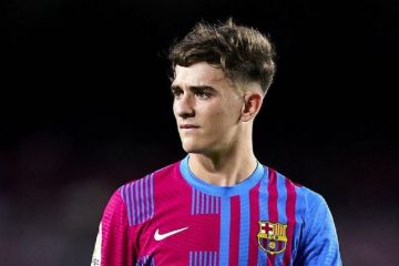 Зірка Барселони потрусив геніталіями перед фанами суперників – скандальне відео Зірка Барселони потрусив геніталіями перед фанами суперників – скандальне відео