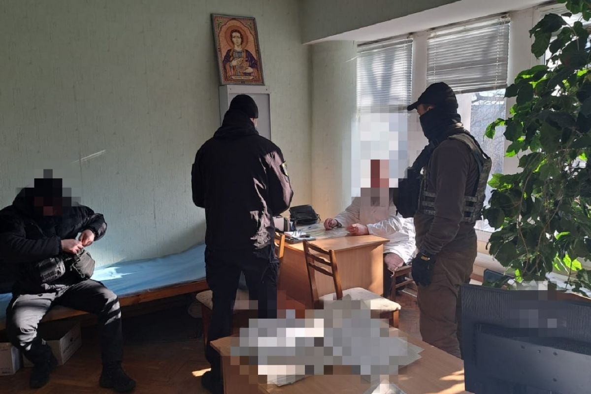 Понад 80 тис. грн за оформлення довічної групи інвалідності – на Київщині викрито лікаря МСЕК та його спільника Понад 80 тис. грн за оформлення довічної групи інвалідності – на Київщині викрито лікаря МСЕК та його спільника