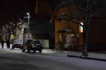 На Закарпатье депутату из БПП сожгли внедорожник и бросили коктейль Молотова в магазин 	  	 	    			 	  	На Закарпатье депутату из БПП сожгли внедорожник и бросили коктейль Молотова в магазин