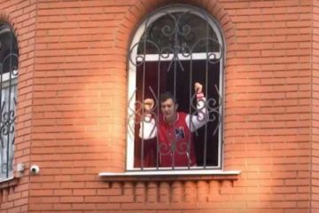 Готовьтесь становиться бомжами: вот так по новому закону отнимают жилье (видео) Готовьтесь становиться бомжами: вот так по новому закону отнимают жилье (видео)