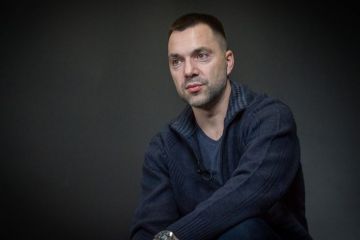 Если Зеленский пойдет на уступки России или ОРДЛО, Офис президента сгорит за 5 минут, — Арестович Если Зеленский пойдет на уступки России или ОРДЛО, Офис президента сгорит за 5 минут, — Арестович