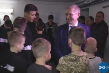 Pashinsky handed out candies from seized confectionery factory to the children Pashinsky handed out candies from seized confectionery factory to the children