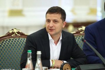 Зеленский в Ровно удивил необычным кортежем и с юмором пригрозил бизнесменам: видео Зеленский в Ровно удивил необычным кортежем и с юмором пригрозил бизнесменам: видео