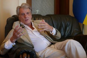 Українці тримають у скляних банках $100 мільярдів. Це 20 допомог МВФ, – Ющенко Українці тримають у скляних банках $100 мільярдів. Це 20 допомог МВФ, – Ющенко