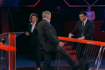 «Малоросс — это ты, падлюка!» Замминистра Грымчак напал на нардепа Мураева и устроил погром в студии «Малоросс — это ты, падлюка!» Замминистра Грымчак напал на нардепа Мураева и устроил погром в студии