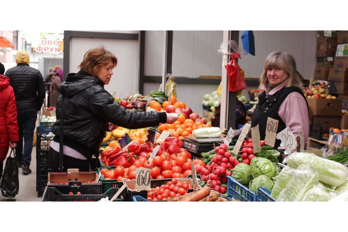 Продуктовим ринкам дозволяється працювати, але за певних умов