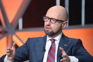 Яценюк гневно высказался в адрес Конституционного суда Яценюк гневно высказался в адрес Конституционного суда