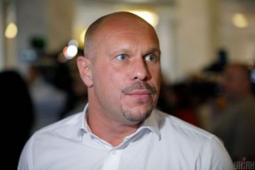 «Я тебе сейчас голову отрежу, с*ка!» Кива оскандалился у здания Рады «Я тебе сейчас голову отрежу, с*ка!» Кива оскандалился у здания Рады