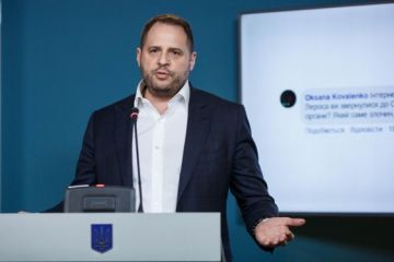 Керівник Офісу Президента: Щодня робимо все для забезпечення медиків і українців засобами захисту від коронавірусу 	  	 	    			 	  	Керівник Офісу Президента: Щодня робимо все для забезпечення медиків і українців засобами захисту від коронавірусу