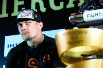 Айдер Муждабаев: Дождались? У вашего «патриота» Усика впереди большая пророссийская карьера Айдер Муждабаев: Дождались? У вашего «патриота» Усика впереди большая пророссийская карьера