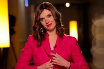 Янина Соколова показала грудь и задала пикантный вопрос Богдану Яременко Янина Соколова показала грудь и задала пикантный вопрос Богдану Яременко