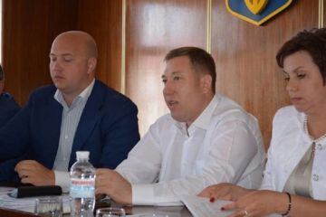 Как на Макаровщине депутат-прогульщик от БПП Сольвар и его сообщники крышуют хищения торфа (ВИДЕО) Как на Макаровщине депутат-прогульщик от БПП Сольвар и его сообщники крышуют хищения торфа (ВИДЕО)