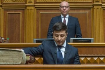 «Слуга народа живет в особняке и ездит с кортежем, а я, старое лицо – ходжу пешком и живу в гостинице», — Парубий «Слуга народа живет в особняке и ездит с кортежем, а я, старое лицо – ходжу пешком и живу в гостинице», — Парубий