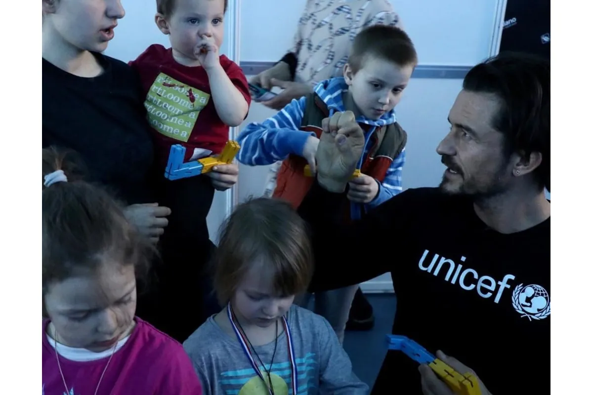 Орландо Блум підтримав Україну допомагаючи українським біженцям в Молдові 