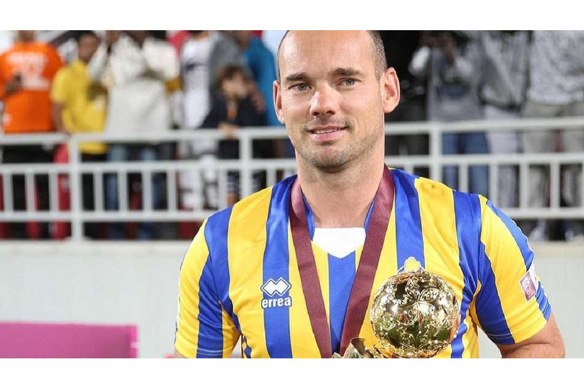 Легенда футболу Веслі Снейдер організував благодійний матч на підтримку України Легенда футболу Веслі Снейдер організував благодійний матч на підтримку України