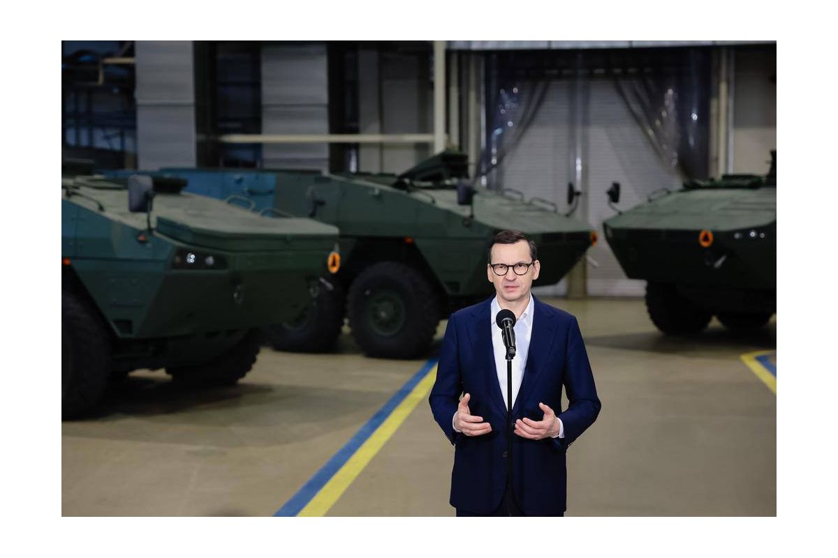 Україна замовила в Польші 100 БТР "Rosomak", — прем’єр-міністр Польші Україна замовила в Польші 100 БТР "Rosomak", — прем’єр-міністр Польші