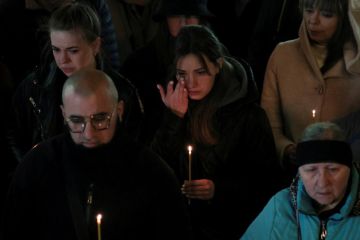 В Умані поховали двох дітей, які загинули внаслідок російського ракетного удару по багатоповерхівці В Умані поховали двох дітей, які загинули внаслідок російського ракетного удару по багатоповерхівці