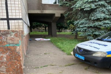 В Кривом Роге из окна роддома выпала 19-летняя девушка, родившая накануне недоношенного ребенка В Кривом Роге из окна роддома выпала 19-летняя девушка, родившая накануне недоношенного ребенка