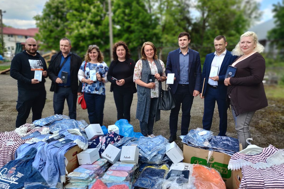 Представники Західного міжрегіонального управління Міністерства юстиції передали вихованцям будинків сімейного типу планшети та одяг Представники Західного міжрегіонального управління Міністерства юстиції передали вихованцям будинків сімейного типу планшети та одяг