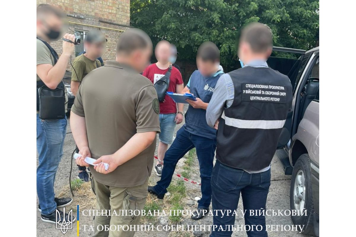 Затримано старшину роти під час продажу військового майна: Київська спецпрокуратура Затримано старшину роти під час продажу військового майна: Київська спецпрокуратура