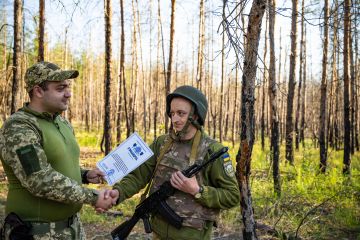 115 Бригада ЗСУ: Нагородження бійців з нагоди Дня Конституції України. 115 Бригада ЗСУ: Нагородження бійців з нагоди Дня Конституції України.