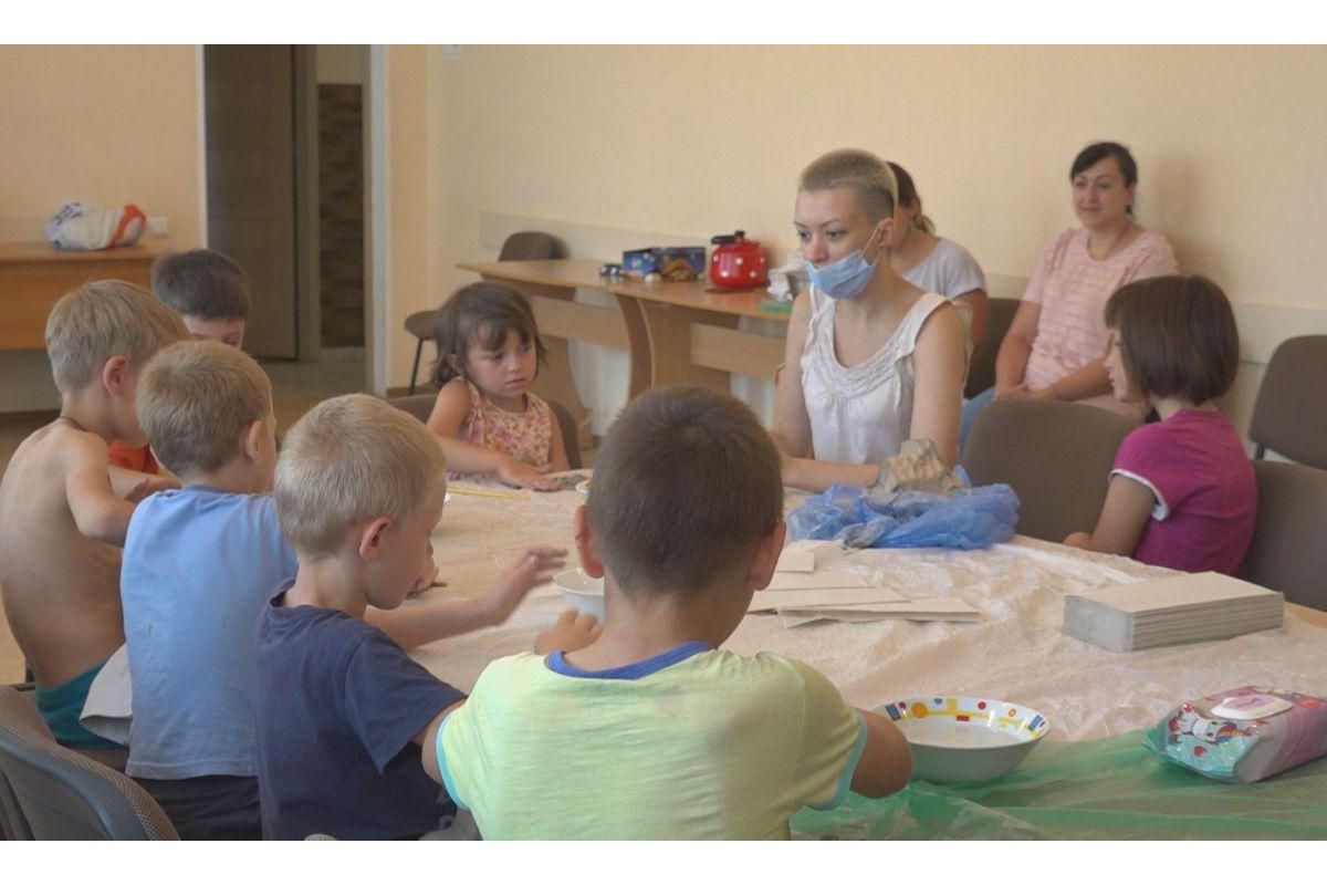 Глиняну арттерапію для вихованців соціального будинку «Добре вдома» подарували благодійники Глиняну арттерапію для вихованців соціального будинку «Добре вдома» подарували благодійники