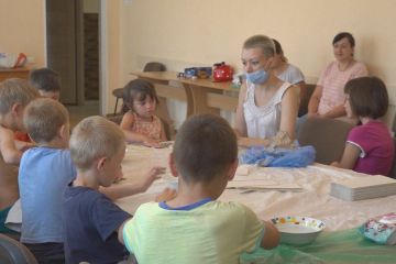 Глиняну арттерапію для вихованців соціального будинку «Добре вдома» подарували благодійники Глиняну арттерапію для вихованців соціального будинку «Добре вдома» подарували благодійники