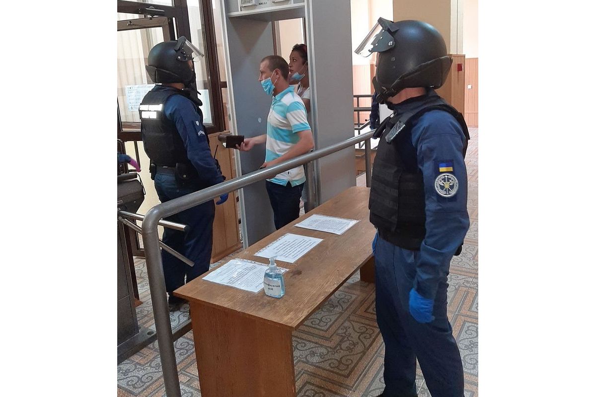У серпні в судах Дніпропетровщини виявлено майже пів тисячі заборонених предметів У серпні в судах Дніпропетровщини виявлено майже пів тисячі заборонених предметів
