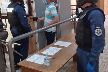 У серпні в судах Дніпропетровщини виявлено майже пів тисячі заборонених предметів У серпні в судах Дніпропетровщини виявлено майже пів тисячі заборонених предметів