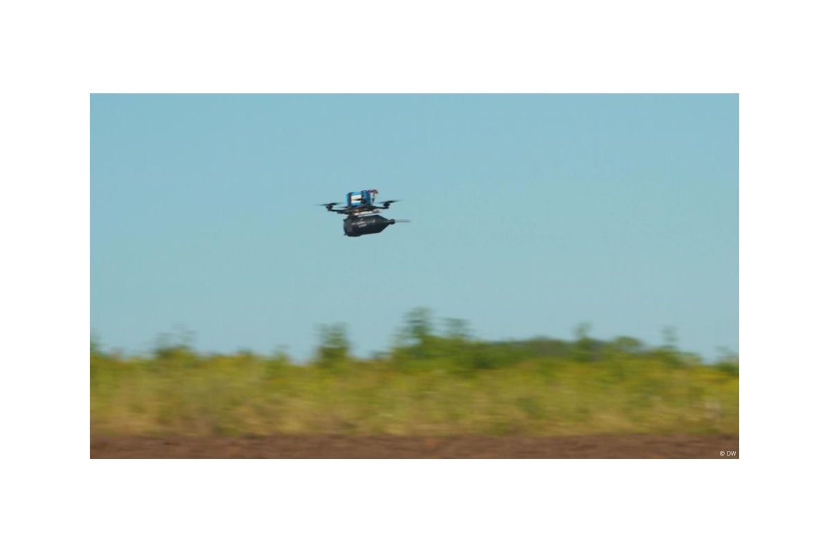ГУР показало відео ураження гелікоптерів Мі-8 і буксира в Криму ГУР показало відео ураження гелікоптерів Мі-8 і буксира в Криму