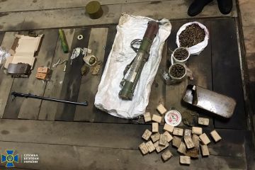 СБУ затримала у Житомирській області організатора угруповання, яке постачало зброю кримінальникам СБУ затримала у Житомирській області організатора угруповання, яке постачало зброю кримінальникам