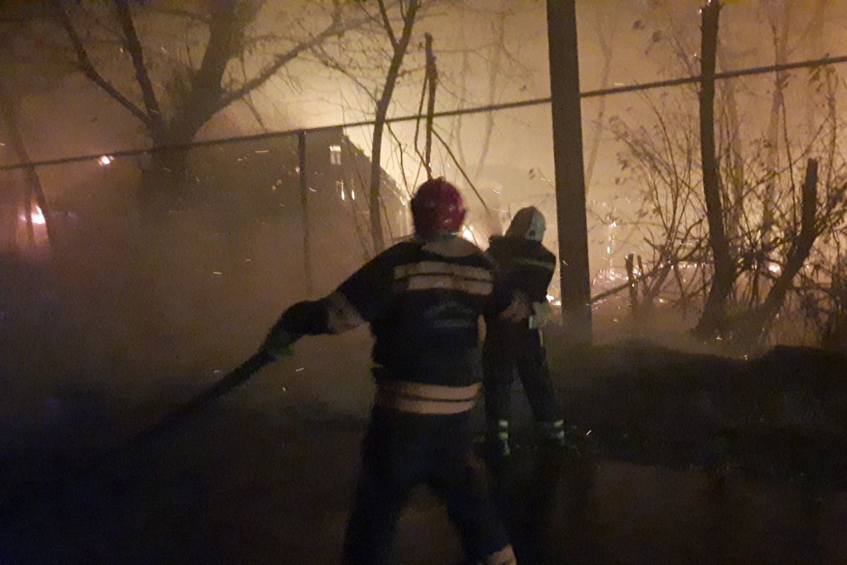 Рятувальники Дніпропетровщини надають допомогу в гасінні масштабних лісових пожеж у Луганській області Рятувальники Дніпропетровщини надають допомогу в гасінні масштабних лісових пожеж у Луганській області