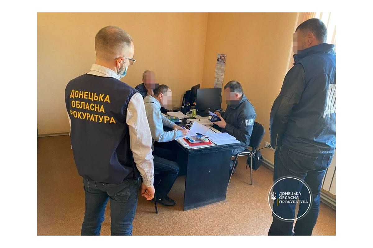 Інспектору та колишньому інспектору Держмитслужби повідомлено про підозру у службовій недбалості, яка коштувала державі близько 1,3 млн грн Інспектору та колишньому інспектору Держмитслужби повідомлено про підозру у службовій недбалості, яка коштувала державі близько 1,3 млн грн