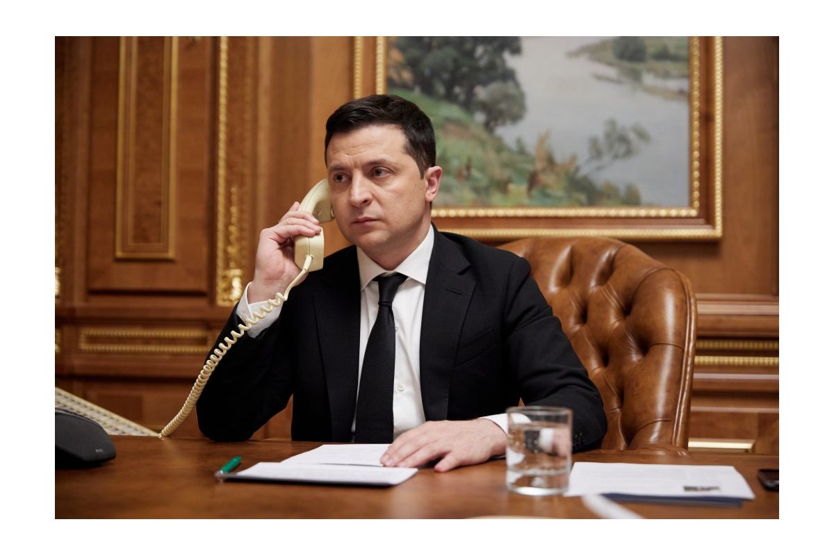 Президент Володимир Зеленський провів телефонну розмову з президентом Франції Емманюелем Макроном Президент Володимир Зеленський провів телефонну розмову з президентом Франції Емманюелем Макроном