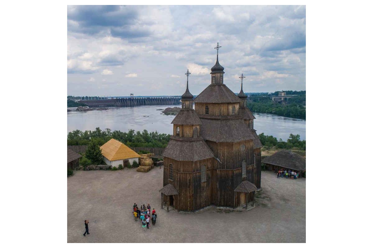 « Козацьке коло» за майже 6 мільйонів гривень « Козацьке коло» за майже 6 мільйонів гривень
