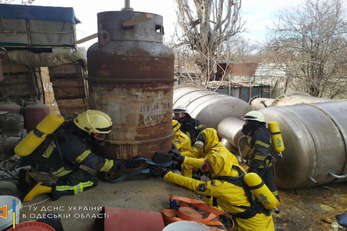 На Одещині рятувальники зупинили витік небезпечної хімічної речовини