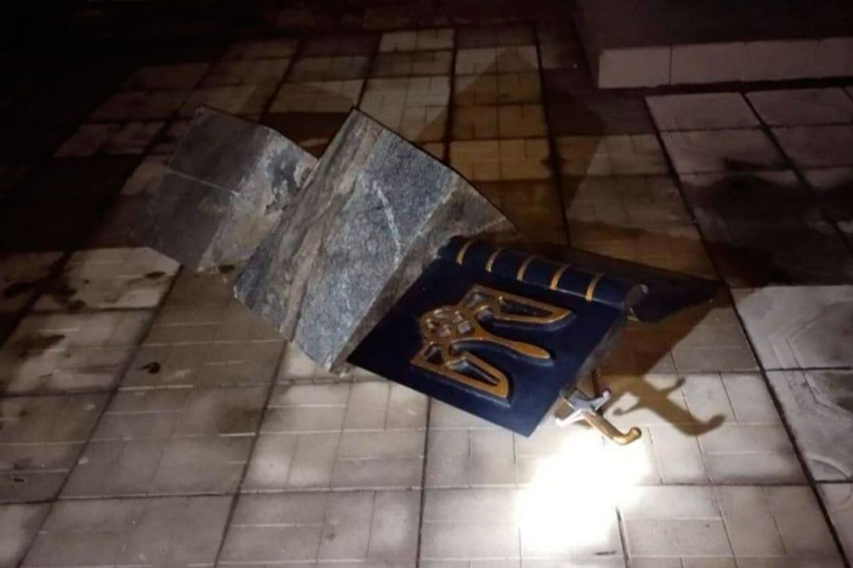 Вандалізм у Підгородному: музей та міськраду пошкоджено Вандалізм у Підгородному: музей та міськраду пошкоджено
