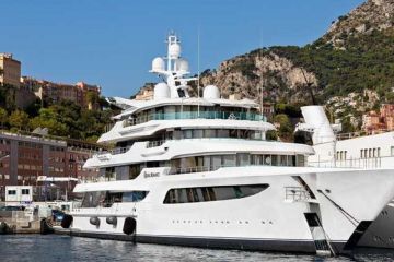 На яхту Медведчука в Хорватії нагрянуло ФБР США з обшуком На яхту Медведчука в Хорватії нагрянуло ФБР США з обшуком