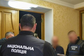 Катували людей і відбирали бізнес: поліцейські знешкодили міжнародне ОЗУ, серед підозрюваних — одеський підприємець (фото, відео) Катували людей і відбирали бізнес: поліцейські знешкодили міжнародне ОЗУ, серед підозрюваних — одеський підприємець (фото, відео)