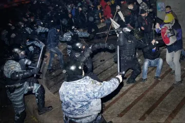 ​10 років тому, у найтемніші години ночі, режим януковича почав силовий розгін студентів на Майдані...