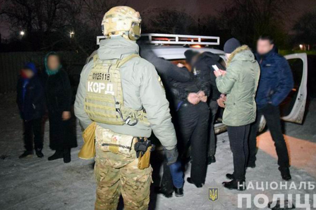 На Донеччині затримали чоловіків, що займалися серійними крадіжками На Донеччині затримали чоловіків, що займалися серійними крадіжками