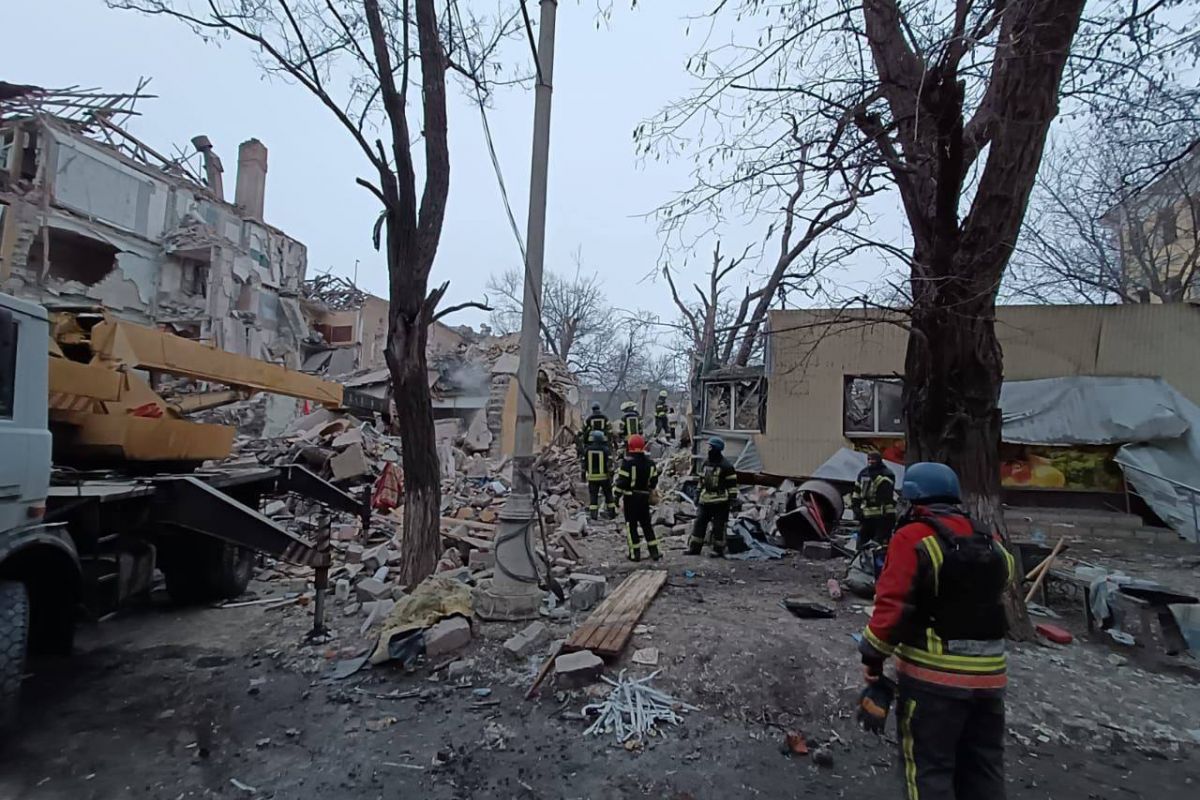 ДСНС показала наслідки ракетного удару по будинку Краматорська ДСНС показала наслідки ракетного удару по будинку Краматорська